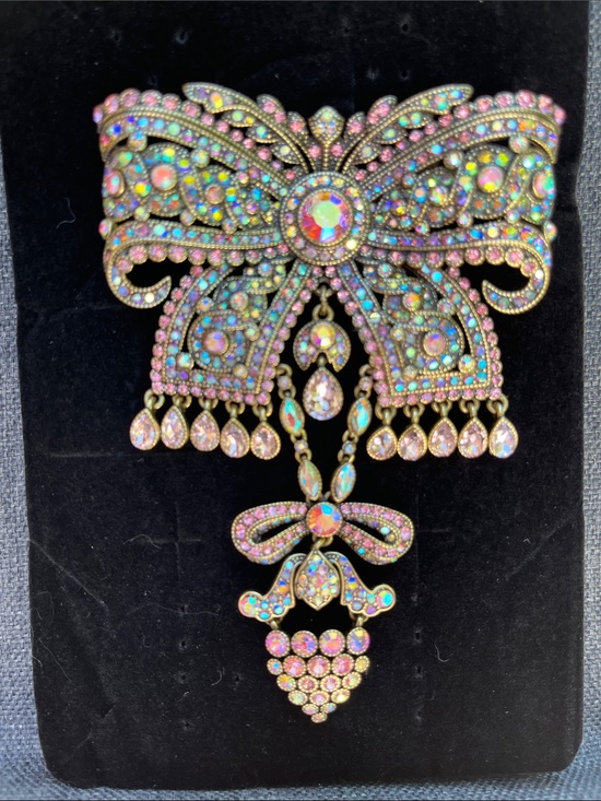 HEIDI DAUS Jewelry - 🎀💕🌸NIB HEIDI DAUS Aurora B Crystal Bow  Brooch - Pink Multicolor Sparkle🎀